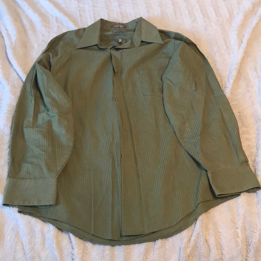 Van Heusen Fitted Dress Shirt - Med 32/33